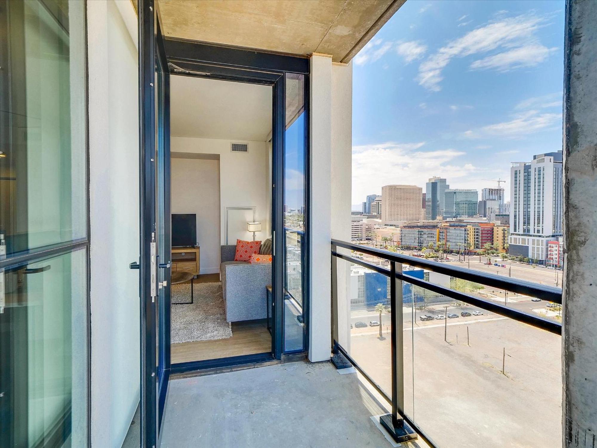 Global Luxury Suites At Downtown Phoenix Exterior photo