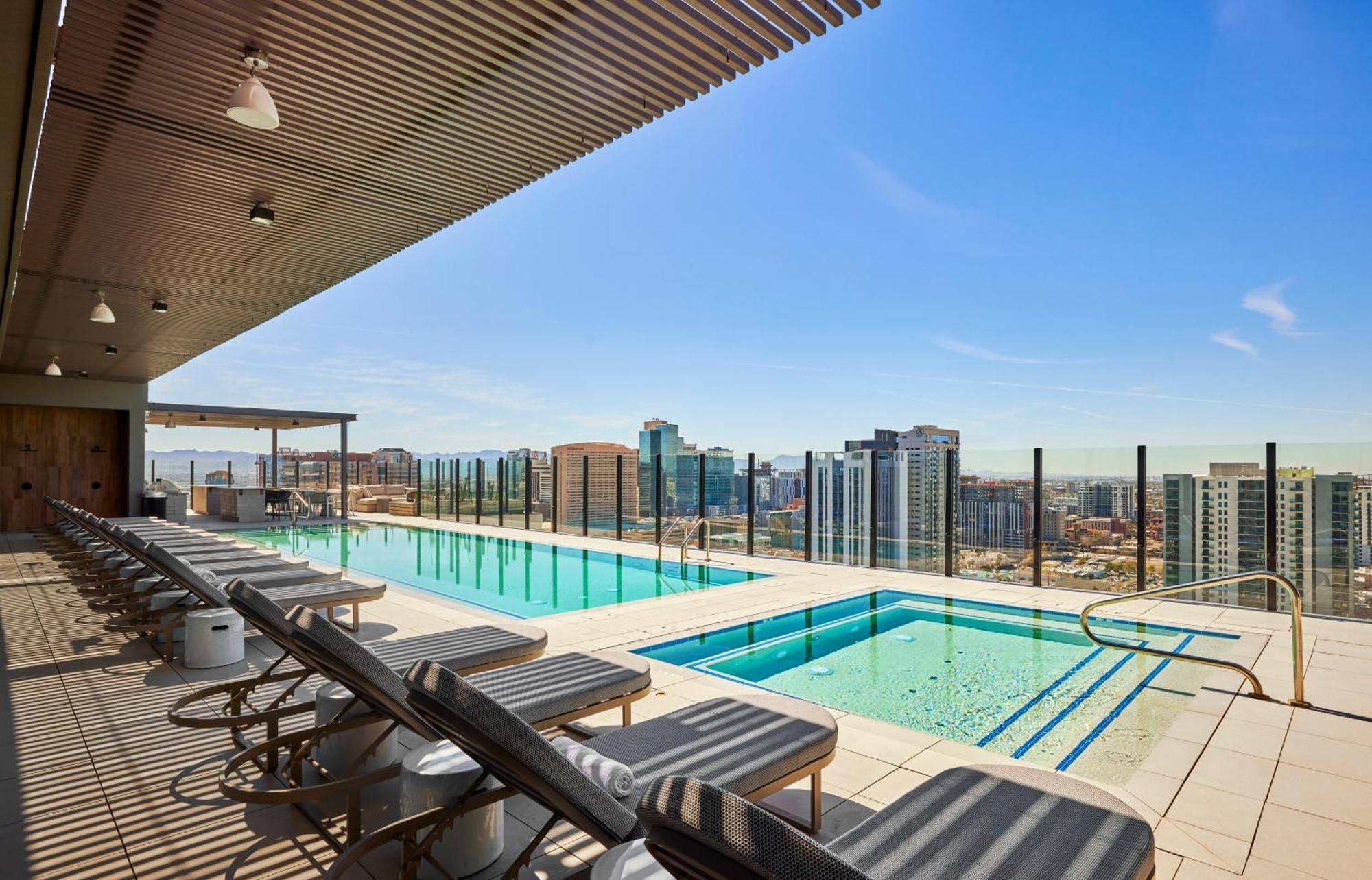 Global Luxury Suites At Downtown Phoenix Exterior photo